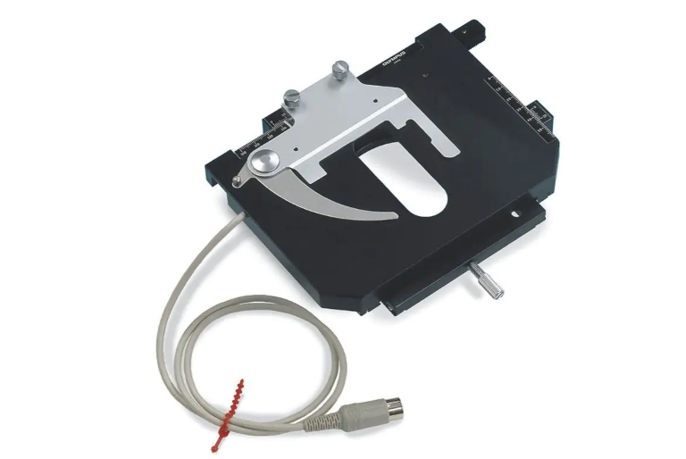 将加热系统安装到正置显微镜的原始载物台中