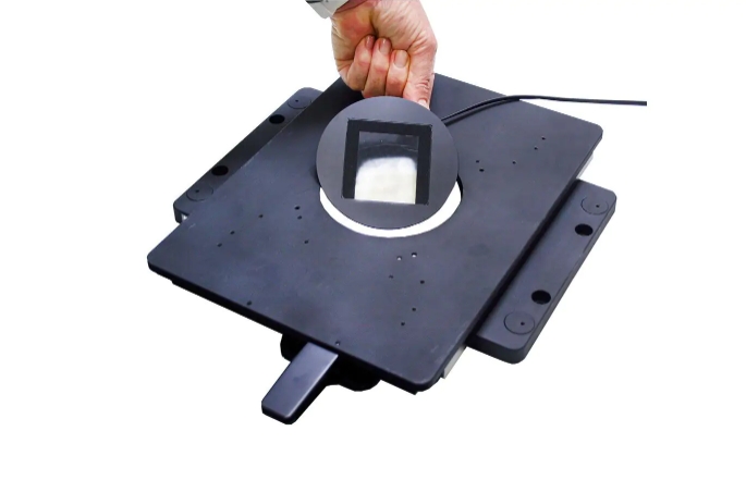 将加热系统安装到倒置显微镜的载物台中