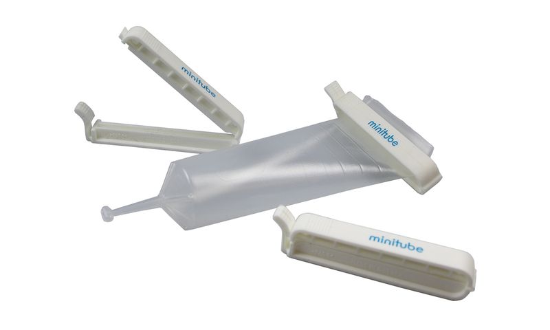 Sealing clamp for semen tube