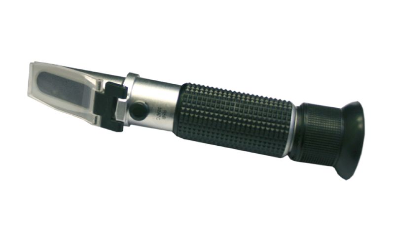 Refractometer for measurement of IgG levels in colostrum